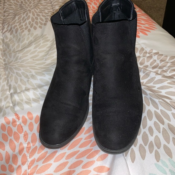 Black boots - Picture 2 of 4